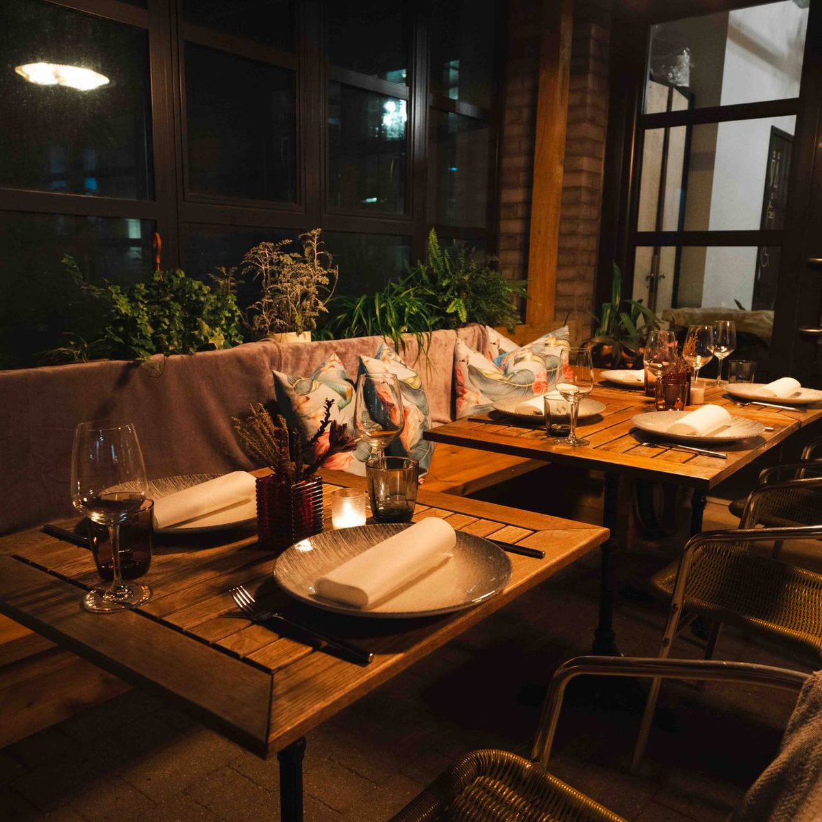 Are you looking for somewhere to eat this weekend? Why not check out @burnt_umber_brasserie 🥘There la carte menu is a testament to culinary finesse, offering an array of meticulously crafted small dishes that embody the essence of contemporary European cuisine 🍜 #dining #food