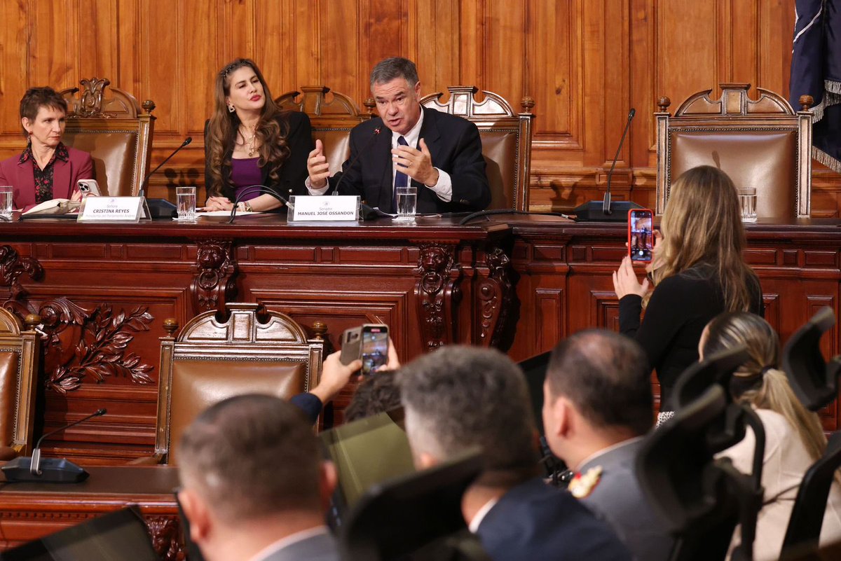 Seguimos hoy con el seminario sobre seguridad y globalización del crimen organizado, instancia impulsada por el #ParlamentoAndino y el Instituto de Gobernanza de Santiago. Tuve el honor de inaugurar las actividades de hoy en el ex congreso.