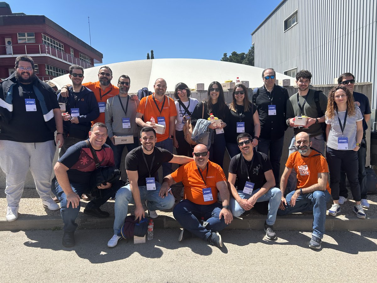 WeAreKairos_'s tweet photo. ⚡  ¡No nos perdemos una! Ya estamos en @commitconf.

Durante hoy y mañana, nuestro equipo disfrutará de hasta 85 charlas y podrá debatir sobre Machine Learning, Cloud o Web con compañeros de hasta 24 comunidades.

Un plan inmejorable, ¡a disfrutar! 🚀 https://t.co/pYMiDuXBgM