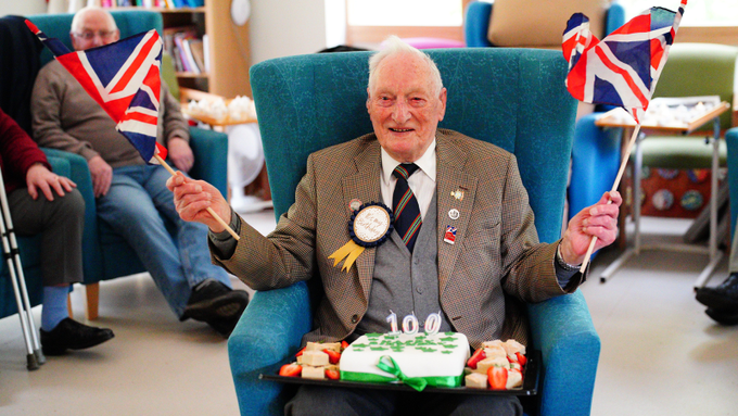 RAF veteran turns 100 and remembers his Kittyhawk, captivity and 34 years of service.

➡️ forces.net/military-life/…