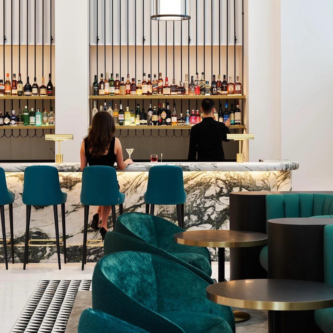 hsimba42's tweet photo. Alone, but not lonely, there still has a lot of drinks and thoughts #BarMeditation https://t.co/4jsuXhwmWy
