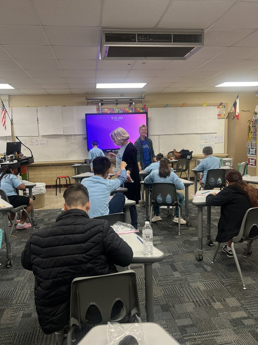 bacon_cecilia's tweet photo. Preview Day at Burnet Elementary!💙💙💙 @OdessaCollege  #TweetOC #OCAllIn #PositivelyOC #TangramPuzzels #MathProfessors #CollegeProfessors https://t.co/o8yBQBLJKr