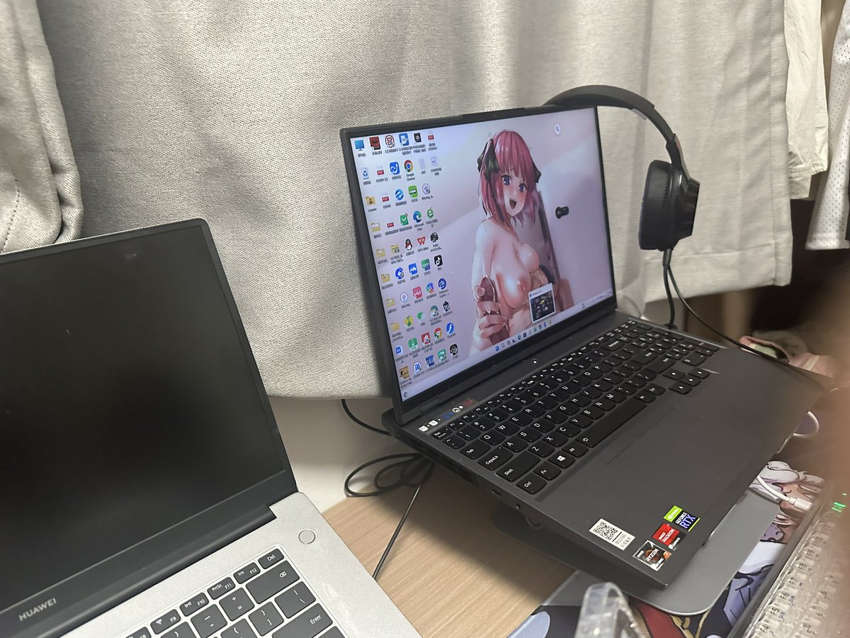 CoppockK28727's tweet photo. 朋友的电脑壁纸哈哈哈哈哈，我要笑死 #壁纸 #大学生 #上海 https://t.co/Oz0ivSwY3J