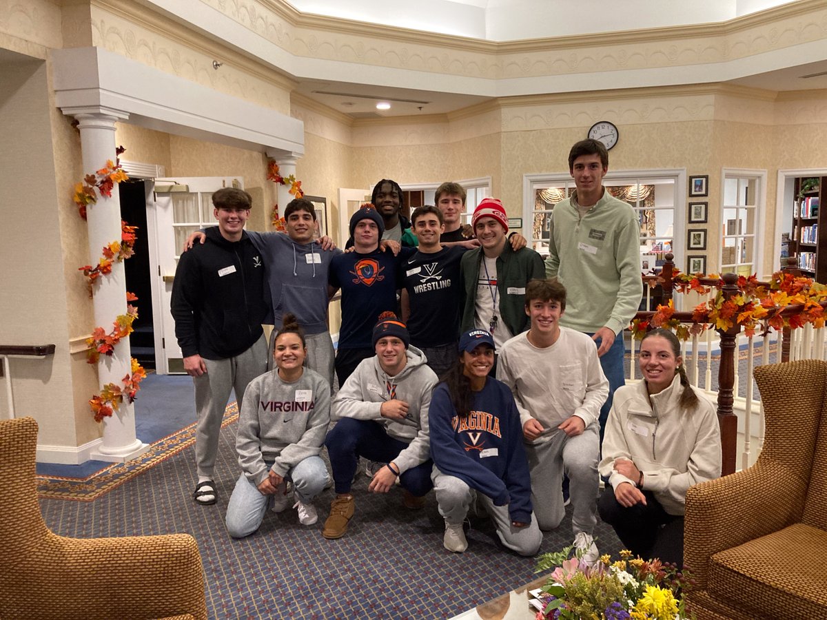 VirginiaSports's tweet photo. 𝙑𝙤𝙡𝙪𝙣𝙩𝙚𝙚𝙧𝙞𝙣𝙜

Student-athletes from several sports have visited with the Colonnades Retirement Community this year. Volunteers engage with the residents to learn more about their lives and share experiences.

#GoHoos | #ACCUnityWeek https://t.co/p68qaTKNQ6