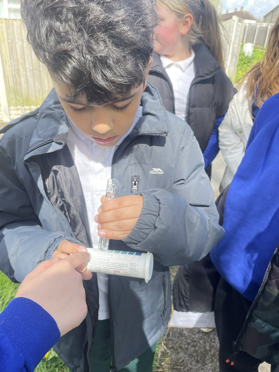 An outdoor session this week with @GwkNorthWales investigating how clean the River Gwenfro is! It’s in really healthy condition and Dosbarth Dinbych know how to and want to keep it that way. #TeamGwenfro #EthicallyInformedCitizens