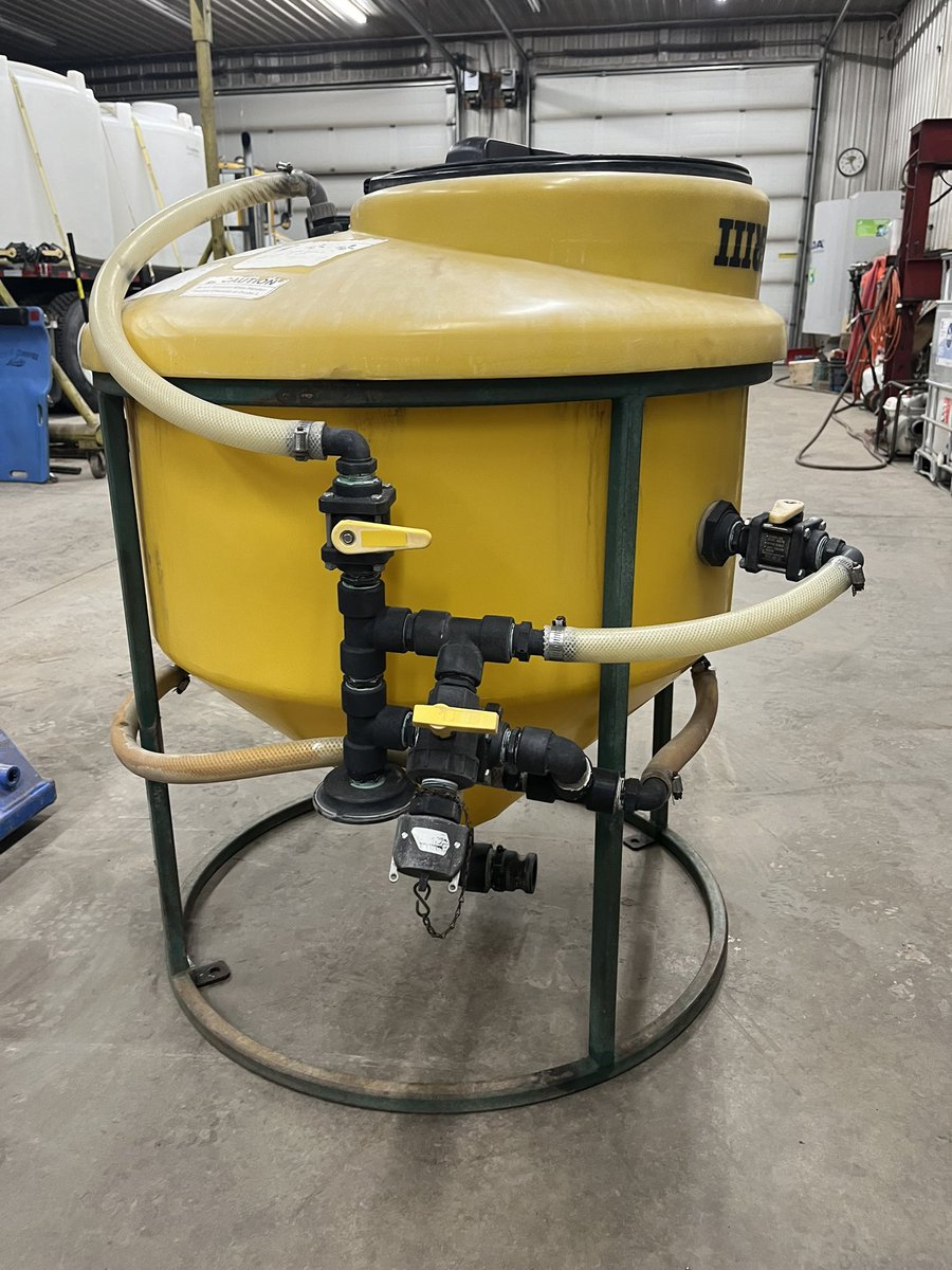 JakeWarrack's tweet photo. Chem handler 3 for sale. $1000 obo. Over all in good condition, bit sun faded. https://t.co/kIz6paDX2c