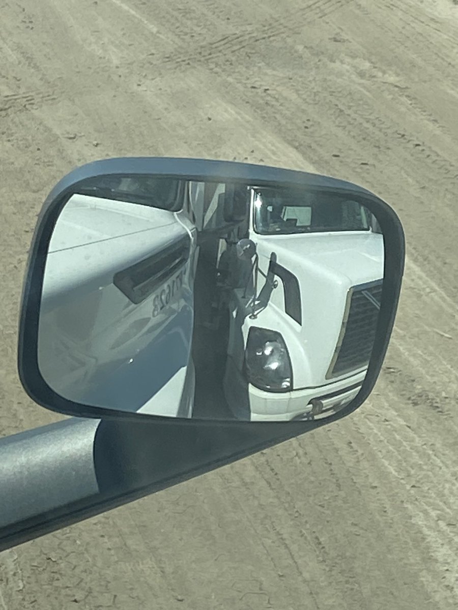 shirleyaguilera's tweet photo. @wesharman welp ain’t this a twist on #ImpossibleDocks I don’t know how that 40 footer can get out of his door about an inch away from my mirror smacking him. Lolz.  Architecture at its finest. #truckerlife https://t.co/COjWawoGOP