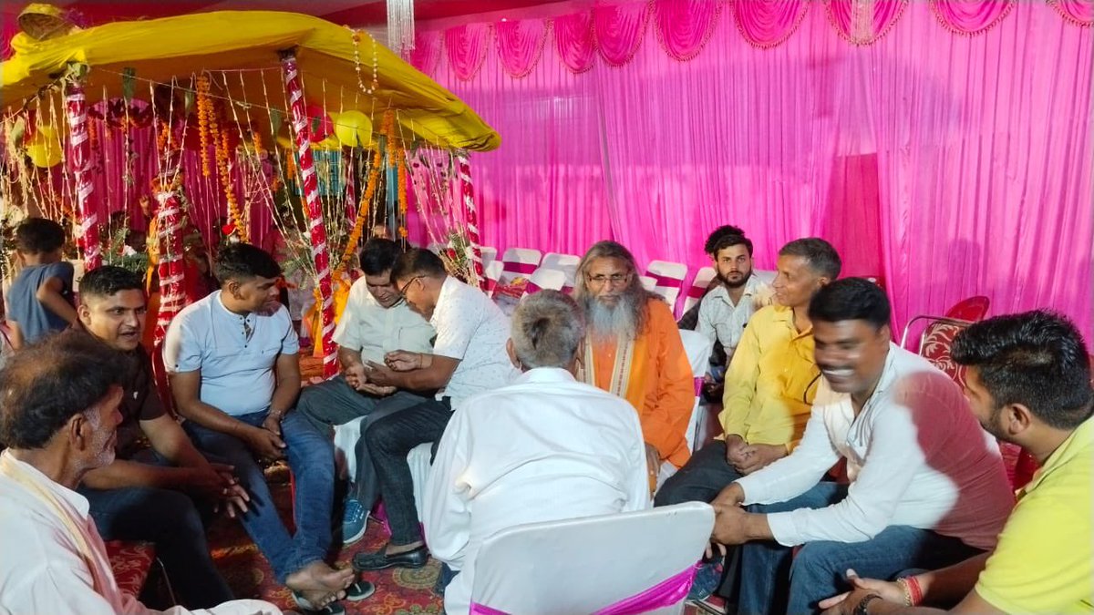 Chokar_baba's tweet photo. सारण लोकसभा के विभिन्न स्थानों पर भ्रमण कर लोकसभा चुनाव में अपने पक्ष में समर्थन माँगा।
#सारणलोकसभा
#नावछाप https://t.co/R6ntoxxsrN