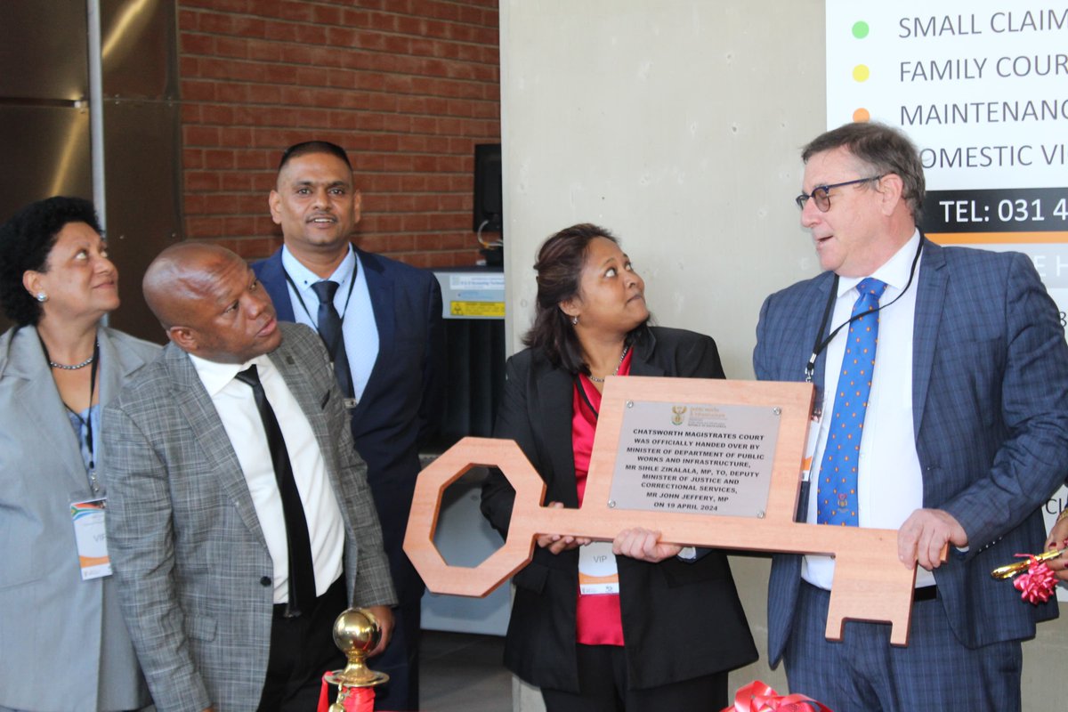 THREAD: Today, we led the Official Handover and Opening of the refurbished Chatsworth Magistrate's Court in KwaZulu-Natal. 

#PublicWorks #LeaveNoOneBehind
1/6