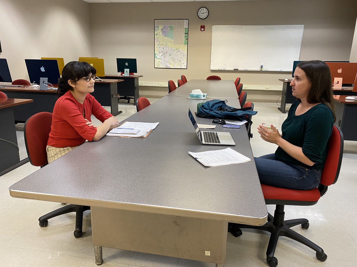 Yesterday, dozens of undergraduate and graduate journalism students met with esteemed news partners and got free professional headshots at our Spring Internship Fair. Thank you to all who attended! #journalism #internships #uarizona #LocalNews