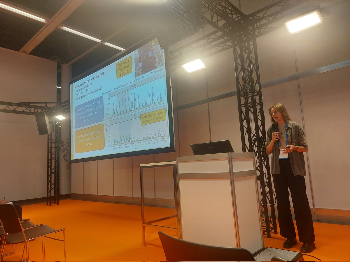 RobertCaine21's tweet image. Congrats to @sophiatamar3 for a great 2 minute pico talk on using #ECOSTRESS and sap-flow to model urban tree water fluxes. Really cool (or hot?) work on tree responses to #heatwaves ☀️🥵🌳 #EGU24 #VPD #Evapotranspiration @DrHollyCroft @ScienceShef