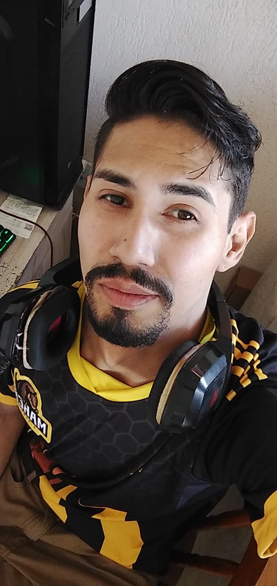 Att foto nesse bosta de X. Mas pelo manto da <a href="/marereesports/">Marere e-Sports</a> vale apena. E cara como eu odeia a qualidade que o X deixa as fotos pqp... 😃