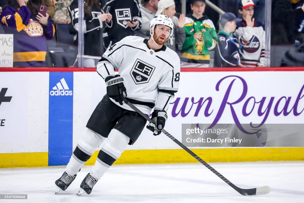 KingsUniHistory's tweet photo. In the 2023-24 regular season, the @LAKings record by uniform was:

19-11-6 in home Black
16-12-3 in road White
9-4-2 in alternate White #ChromeDomes

#GoKingsGo https://t.co/vb5Eda3jUt