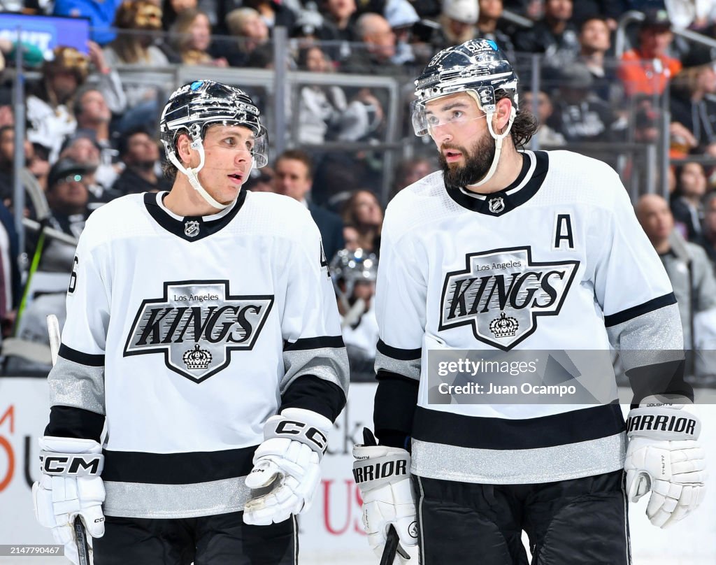 KingsUniHistory's tweet photo. In the 2023-24 regular season, the @LAKings record by uniform was:

19-11-6 in home Black
16-12-3 in road White
9-4-2 in alternate White #ChromeDomes

#GoKingsGo https://t.co/vb5Eda3jUt