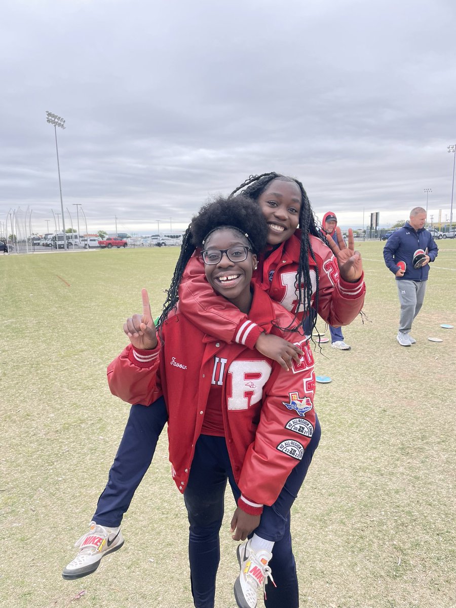 🚨🚨FAVOUR AYENI just punched her ticket to ❤️STATE❤️ with a throw of 158’, and Esenam Hussey finished 3rd with a throw of 125’ (hoping to cash in the wildcard spot at state!) 🚨🚨