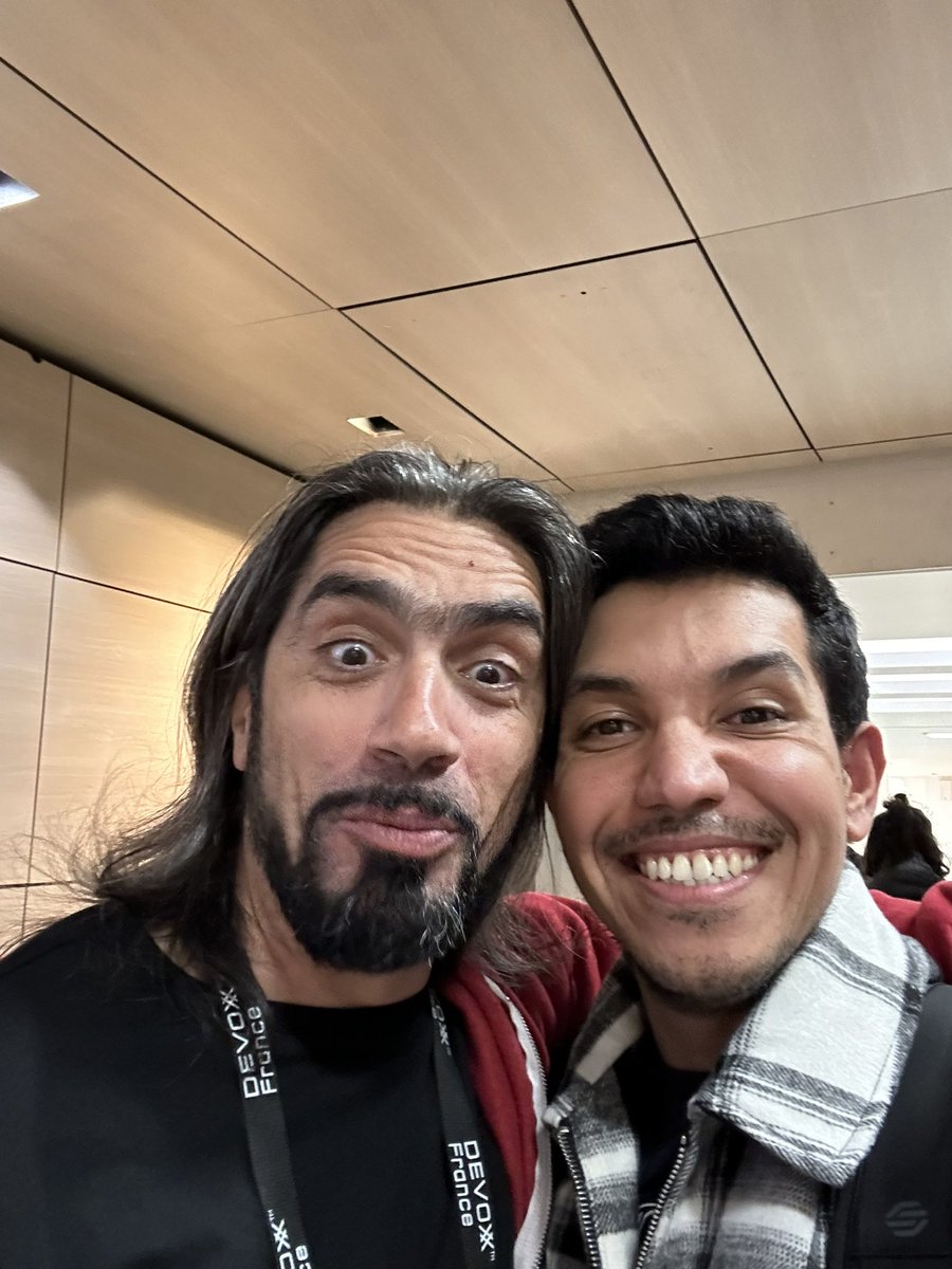 Managed to snap late pictures with <a href="/ZouheirCadi/">Zouheir CADI</a> &amp; <a href="/agoncal/">Antonio Goncalves</a> before <a href="/DevoxxFR/">DevoxxFR</a> ends. Massive congratulations on such an amazing edition ✨ it was HUGE 🙌 #DevoxxFR
