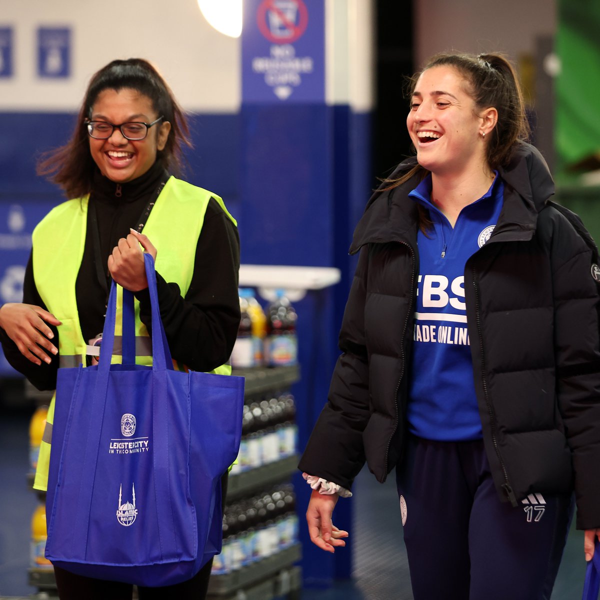 All smiles on your birthday 😁 Have a great day, @JulieThibaud! 🎁