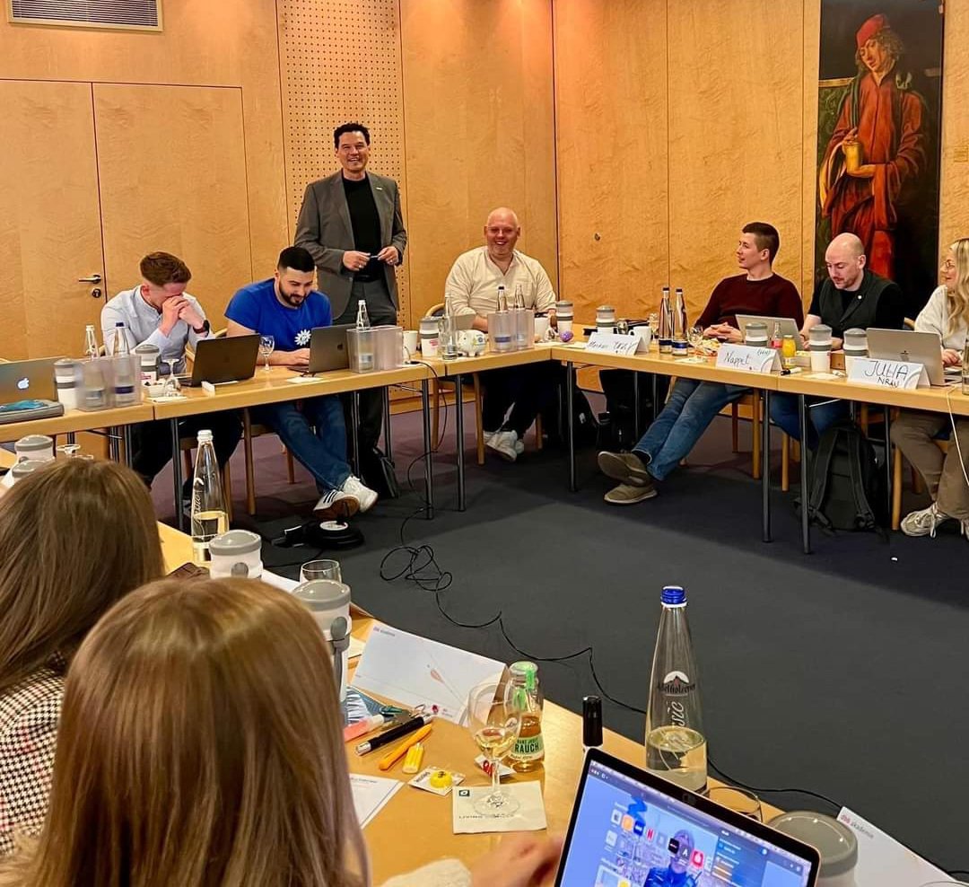 DPolGBund's tweet photo. Angeregte und konstruktive Beratungen während der #Bundesjugendkonferenz der #DPolG in Nürnberg. Unsere #JUNGEPOLIZEI ist motiviert und treibt die gewerkschaftliche Arbeit engagiert voran! https://t.co/s9TakZUnl6