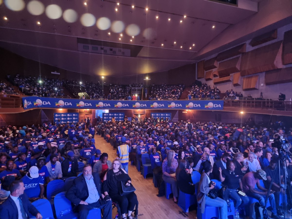 🚨It's a packed house in Ekurhuleni tonight! DA supporters are counting down the moments for Leader John Steenhuisen to address them. #RescueSA #RescueSATour