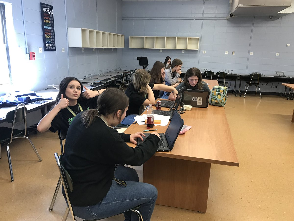More of our girls are working on their leadership activities for GWG #GirlsWhoGame @DellTech @MicrosoftEDU @intel