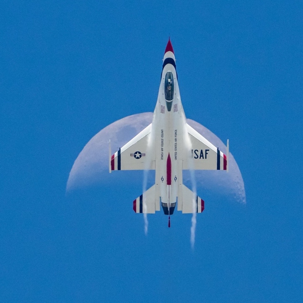 How's THIS for a #FighterFriday?! We figured, why not shoot for the moon? 😉 How about some kudos for photographer Matt Geleske?