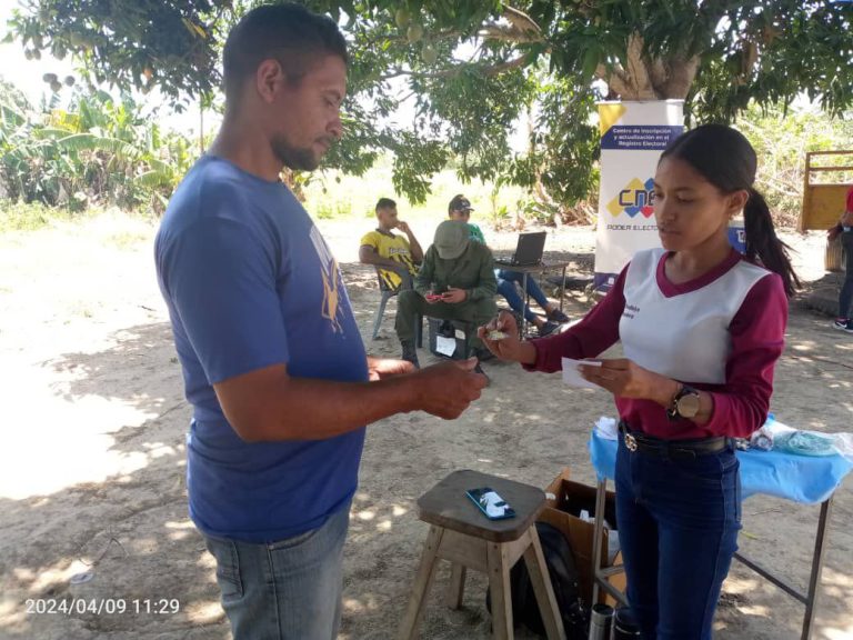 #SabíasQué❓ Abordaje integral atendió a sector rural La Hacienda del municipio Camaguán Más información ⬇️ 👁️‍ tinyurl.com/53w8txb8 #Guárico #GloriaAlBravoPueblo #GuáricoProduce