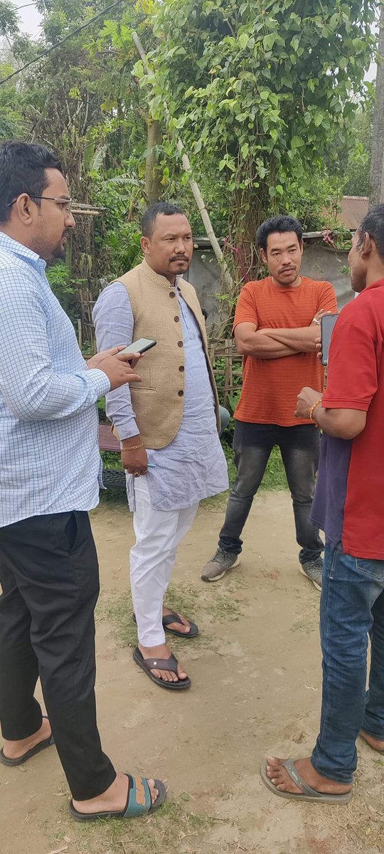 BituponDoley94's tweet image. #ElectionDay2024 
Visiting booth to booth and interacting with people.
#VoteFor400Paar 
#VoteForModiJi