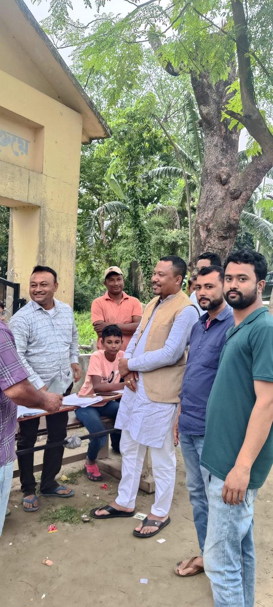 BituponDoley94's tweet image. #ElectionDay2024 
Visiting booth to booth and interacting with people.
#VoteFor400Paar 
#VoteForModiJi