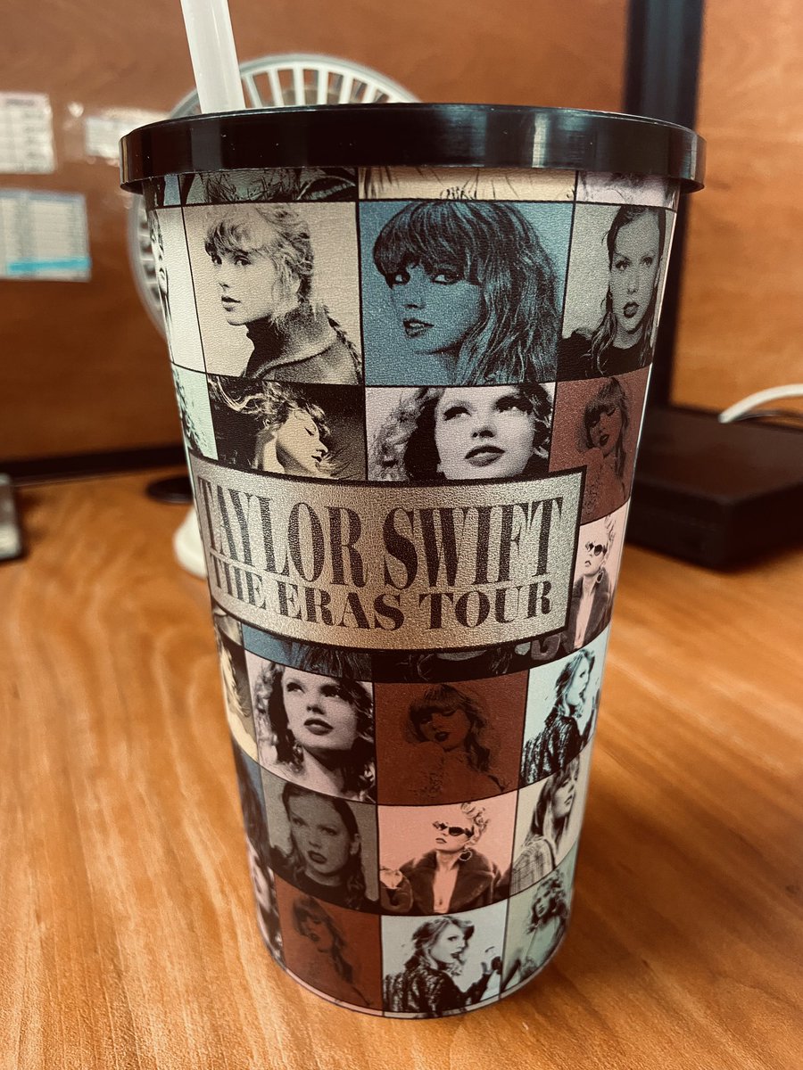 naomignss's tweet photo. Y ahora como le agregó el nuevo álbum de taylor a mi vaso.

#TTPD #THETORTUEDPOETSDEPARTMENT #TaylorSwift https://t.co/ITaogw8Tq8