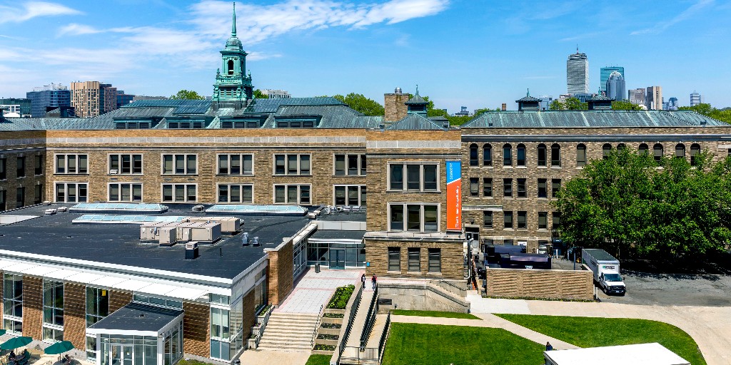 The Simmons School of Social Work was the first school of clinical social work in the country. Learn about SocialWork@Simmons' online MSW and how this program prepares individuals to make a positive difference in the lives of others: bit.ly/3vSGxoY