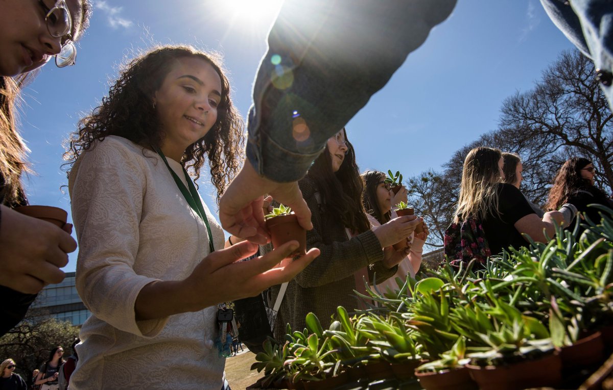 UNT_DSA's tweet photo. Join @UNTActivities, @UNT_UPC and @UNTWMGF from 4-6 p.m. on April 25 in the Library Mall for #UNT's annual EarthFest, a sustainability event that helps to educate and spread environmental responsibility. Learn more: https://t.co/SMfxYcNgUv
#MeanGreenFridayFacts #EnvironmentalWell https://t.co/93WUyx1Z3o