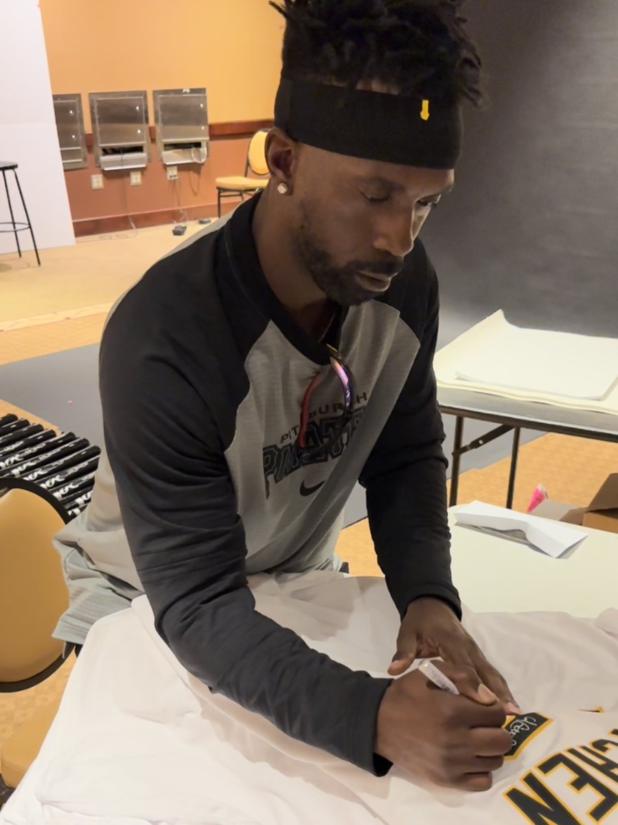 ⚾️ FIRST PITCH DEAL ⚾️ Andrew McCutchen autographed Nike jerseys are $249 for the first FIVE people to use discount code 'CUTCH22' at checkout! ⬇️⬇️⬇️ tseshop.com/products/andre…