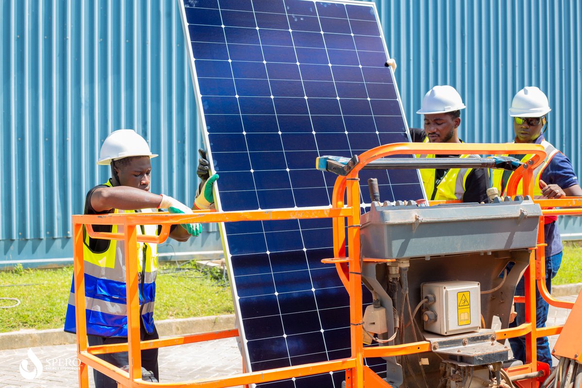 Speroenergy's tweet photo. @longi_solar panels offer unmatched efficiency and reliability in harnessing solar energy. With their innovative design and advanced technology we provide best installations.

#longisolar 
#efficiency 
#reliability 
#gosolar 
#verveenergyresources https://t.co/WCh9ug4X53