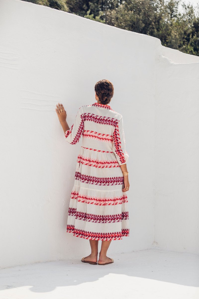 Crafted in Greece, Now Available in Greenwich

Discover a whimsical selection of embroidered dresses at our resort-inspired trunk show,  exclusively available at our Greenwich boutique.

📍 25 Lewis Street, Greenwich, CT

#Pologeorgis #NEMA #resortwear