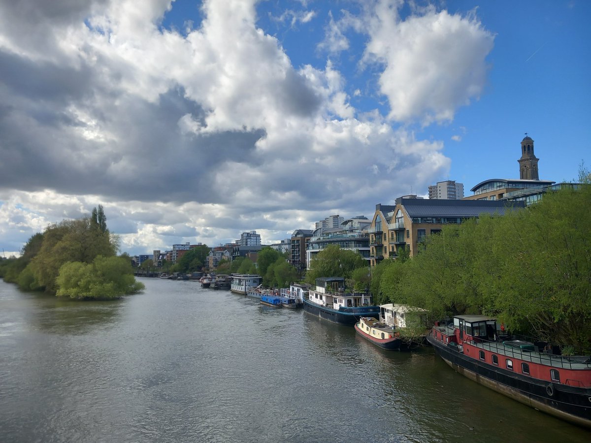 Good grief, where have 20 years gone. Lived on this boat at Kew in 2004, renting a room off a Kiwi opera singer. Water rats the size of cats, and a pet heron I used to feed Sunday roast leftovers. I started writing my first novel on board...