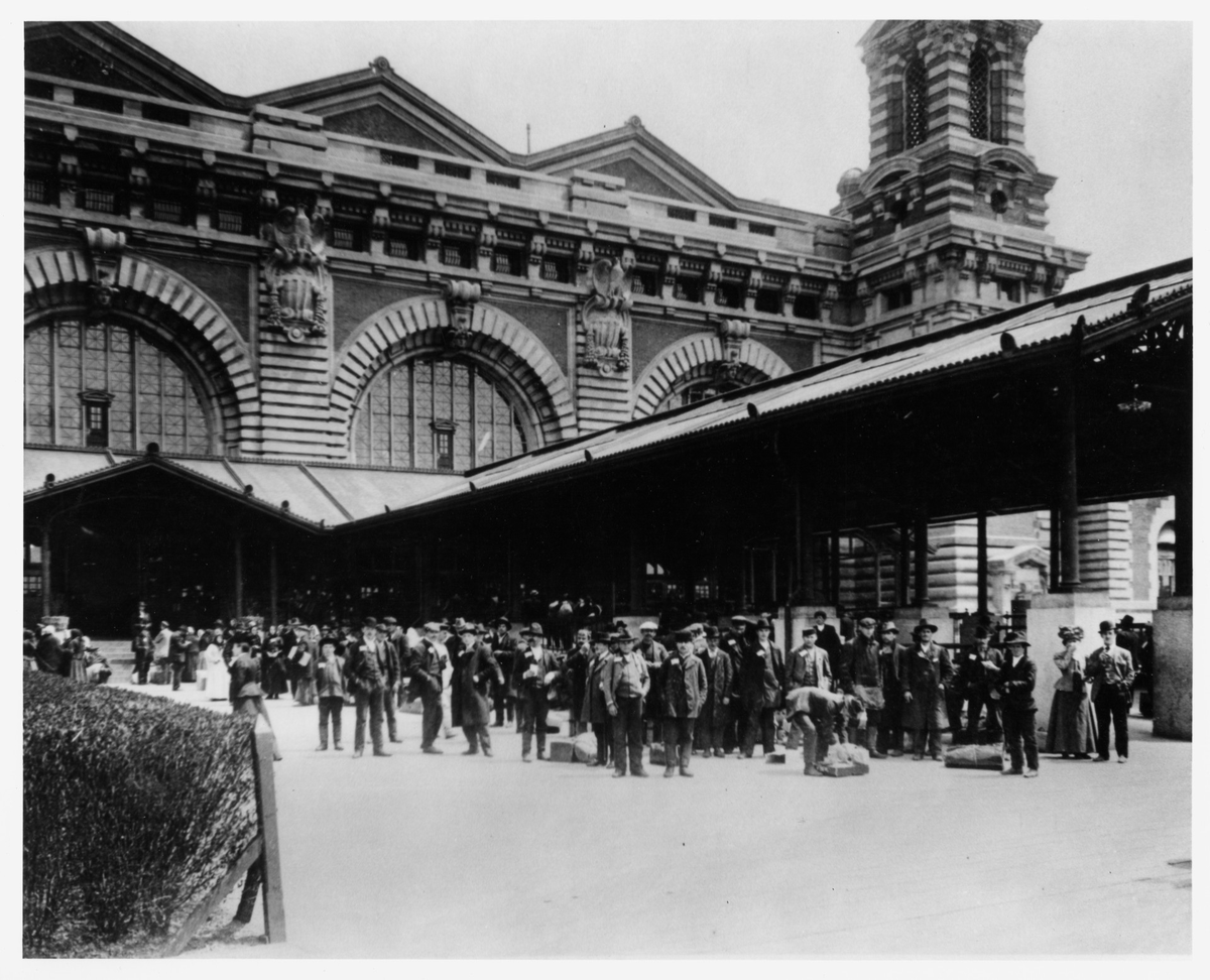 This week is #ImmigrantHeritageWeek, and we're remembering the 12 million immigrants who arrived at Ellis Island from 1892 - 1954! Find your own Ellis connection by visiting our free Ellis Island Passenger Search database: heritage.statueofliberty.org/passenger