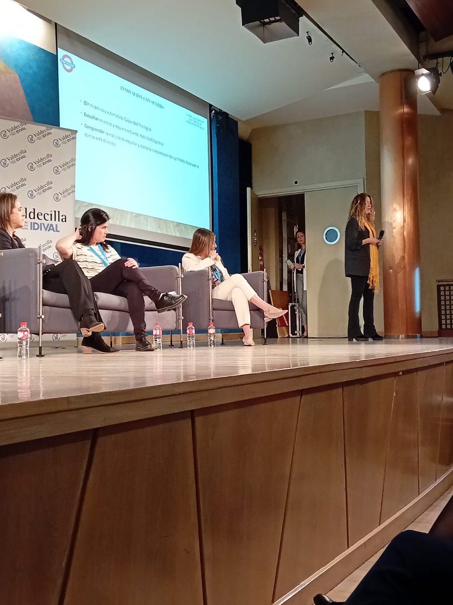 Contamos con el testimonio de una #paciente con #implante coclear en la última mesa de la jornada, basada en la importancia de la #escucha activa por parte del personal sanitario