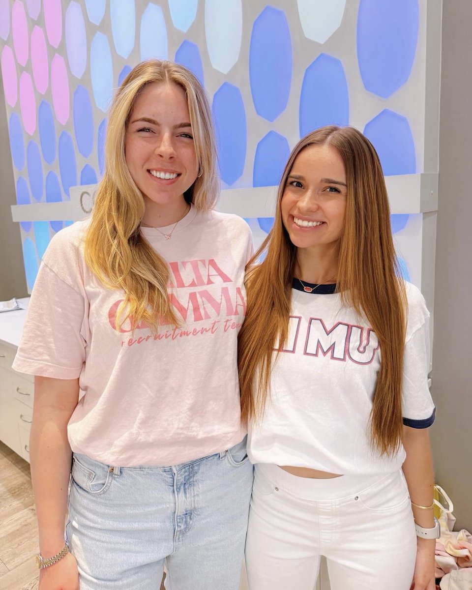It's your last chance to apply for our GEM Campus Ambassador program! 💖👯‍♀️✨ If you're dreaming about joining this amazing group for the 2024-2025 school year, apply now here: bit.ly/49CTzKc Know someone perfect to rep #KSOnCampus? Send them this post!