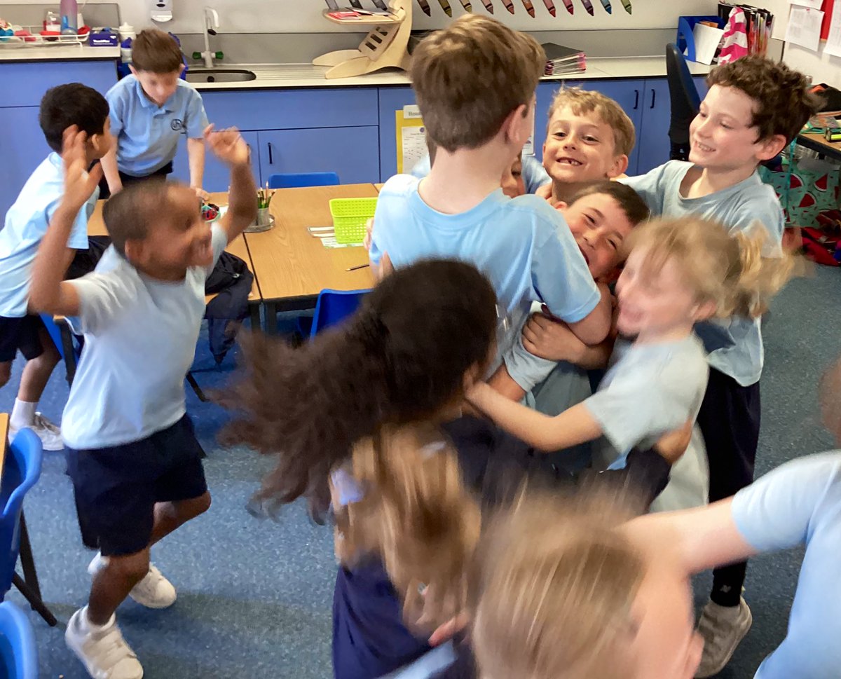 Thinking about all the things that bring us JOY 😊🥰🤣 Music, drawing, dancing 💃🕺🎶✍️ @UptonHead @UptonHouseSch #UptonForm2