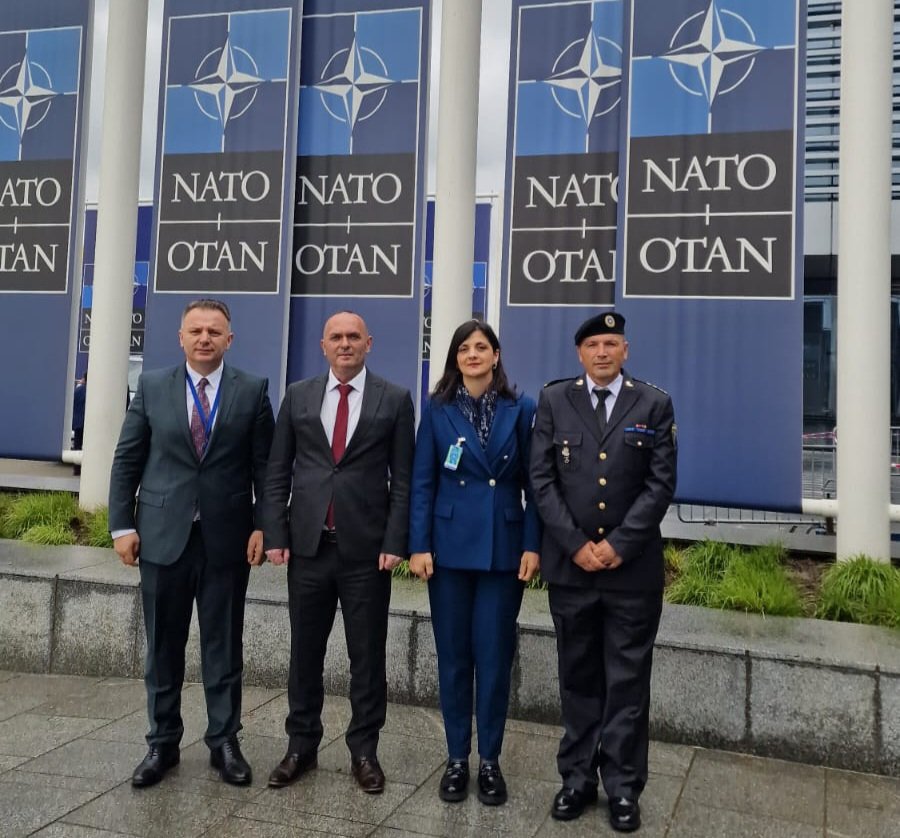 AstritZemaj's tweet photo. Another very important meeting of the National Armaments Directors(#UDCG 🇺🇦) held at @NATO &amp; led by 🇺🇸USA @DeptofDefense today. 
🇽🇰's delegation @KOSOVO_MoD &amp; @KSF_Kosova among 50+ democratic countries strengthening continuous support for #Ukraine. 
#StrongerTogether https://t.co/nXWrRpirgC
