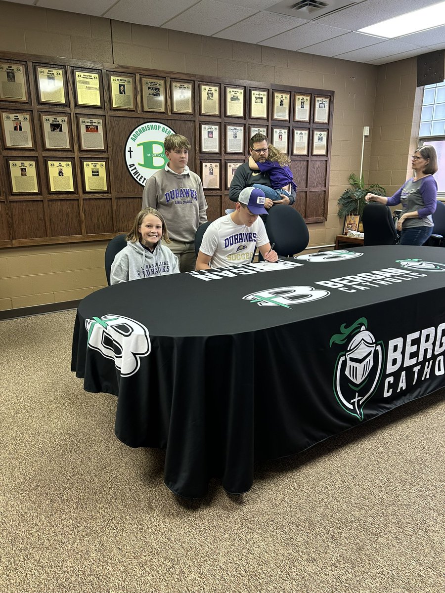 April 19th, 2024… a day to be remembered.  the next generation will probably read about the day that alex langenfeld signed in their textbooks.  a true american hero and an inspiration to all. 🫡🫡  #proud #goduhawks #goat @lorascollege @RandySpeer_FT