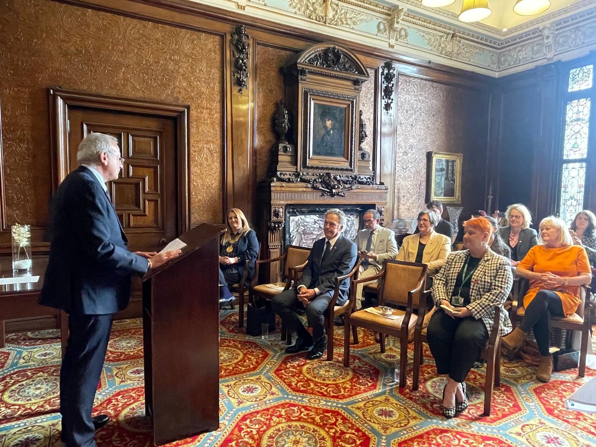 My pleasure to welcome European Union Ambassador to the UK Pedro Serrano to the City Chambers today (19 April ) as part of his visit to Scotland and to have members of the EU Citizens forum to the building also. @PedroSerranoEU @AChristieSNP