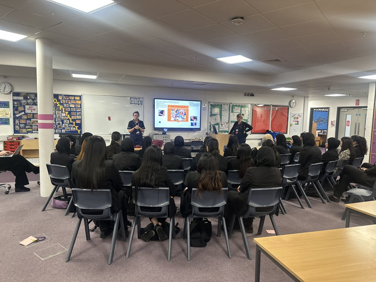 CHSG_Careers's tweet photo. Absolutely love it when I do a walk around school &amp; stumble upon #Benchmark4 in action! Students studying ‘Child Development’ had an informative session about midwifery and neonatal care today. Thank you to Mrs West for organising &amp; to our guests Katy &amp; Jess! #GatsbyBenchmarks https://t.co/Iu08Ah82bK