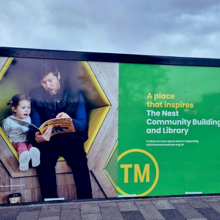 So this very cool thing happened! That’s Never Teach a Stegosaurus To Do Sums on a GIANT board where the new Thamesmead library is coming up! Can’t believe it! @creative_dy @PuffinBooks