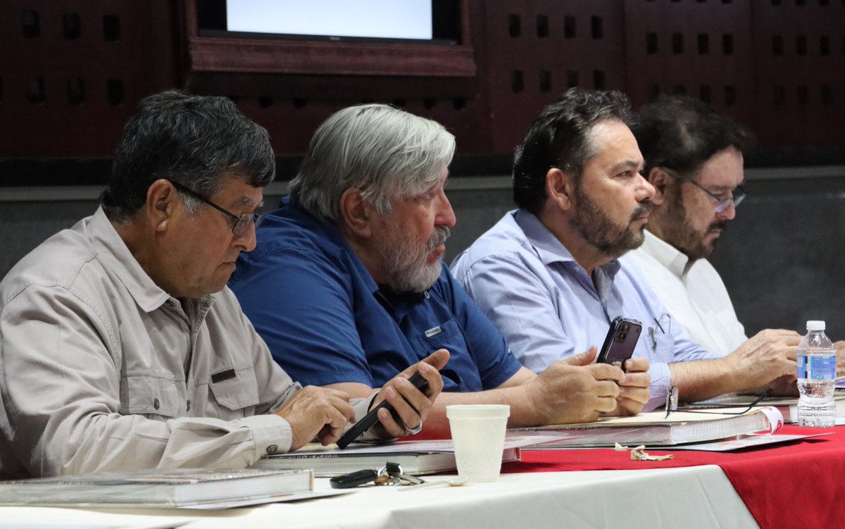 AdrianCamouL's tweet photo. Desarrollamos la reunión del Comité Directivo de @cmicsonora, donde se hablaron temas de gran importancia para el sector de la construcción y de mejora para nuestros afiliados.

#CMICSonora https://t.co/ABdXs4DYnF