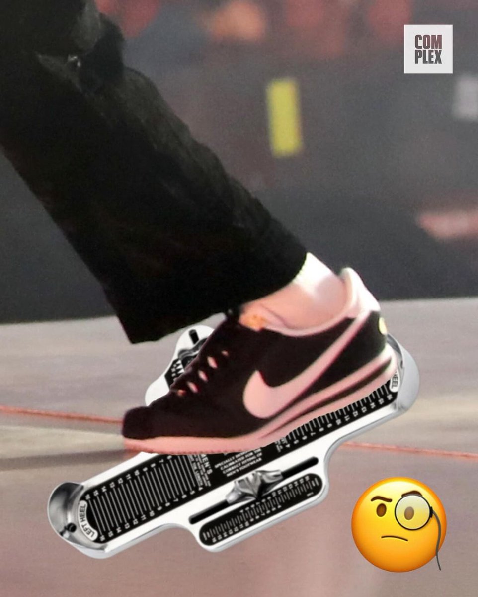 ComplexMusic's tweet photo. Drake's official cover art for "Push Ups" 💀

"How the f*ck you big steppin' with a size 7 mens on." https://t.co/UboGdOPJFY