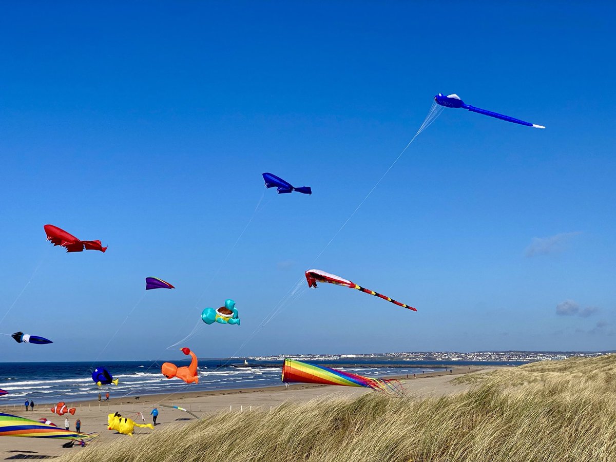 Perfect afternoon to fly a #kite #Castlerock on a sunny afternoon #Portstewart #NorthCoast
