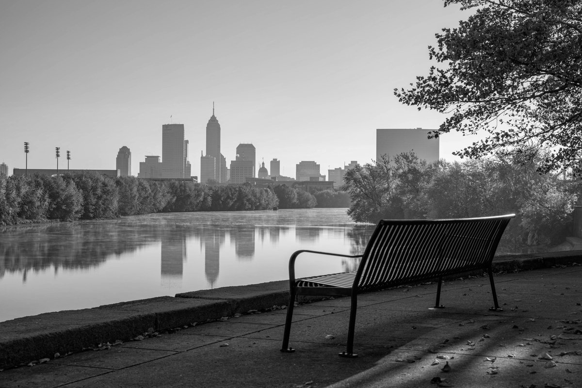 WhiteRiverStPrk's tweet photo. We decided today was a good day to see the park in black and white. No particular reason. It might just be the perfect time to sit in the park and read some of your favorite poetry. https://t.co/cXqRnu0gYv