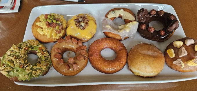 The cursed doughnuts @AFrozenAsian ate today on Daywave. Guess the flavors.