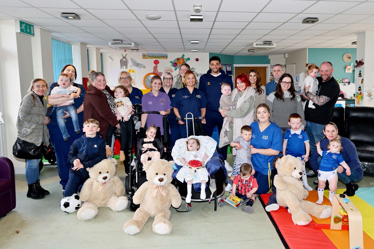 This week, we welcomed Everton player, Ben Godfrey back to the hospice to meet our babies, their families and staff 💙 Thank you Ben and @Everton for visiting, we appreciate your support and for sharing our new home appeal 🏠